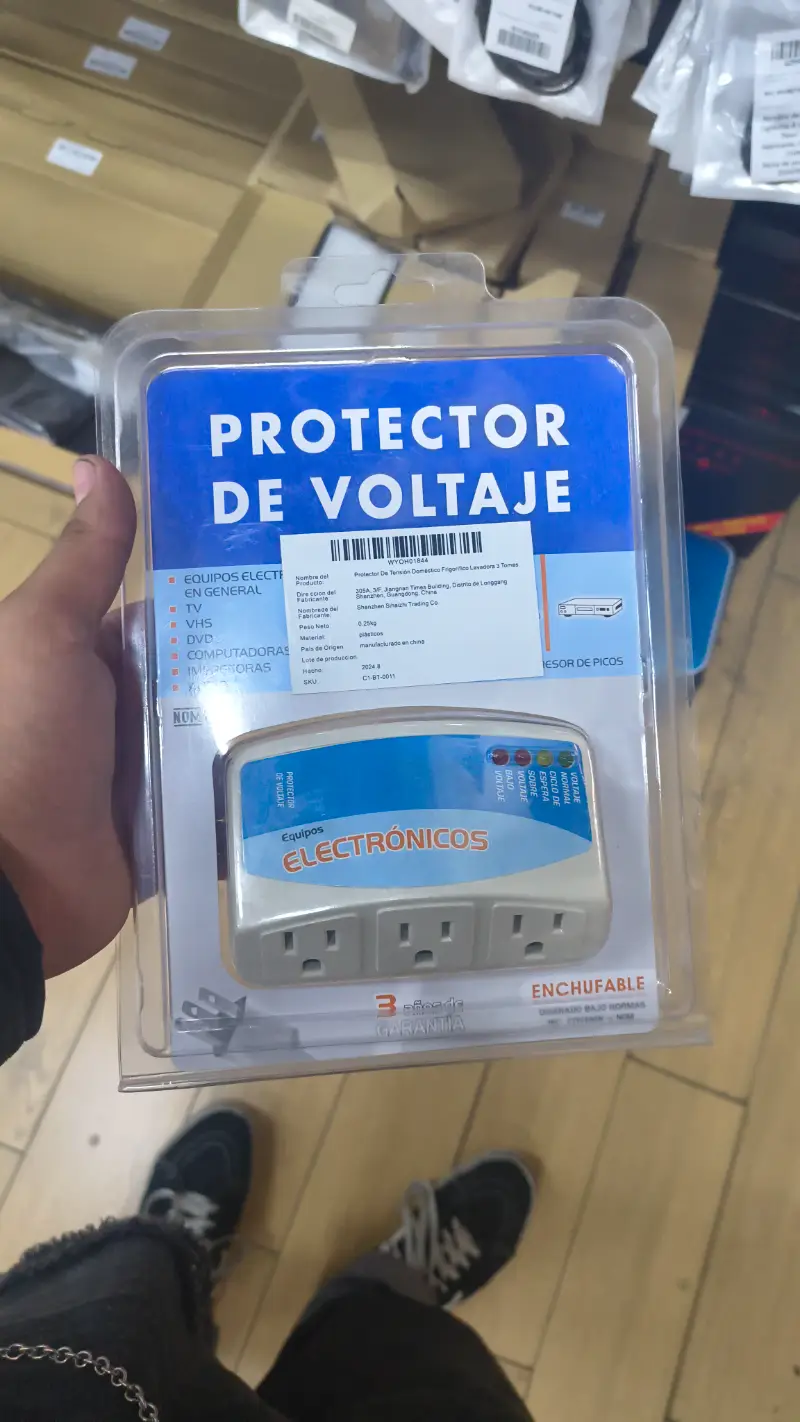 Protector de voltaje tres entradas