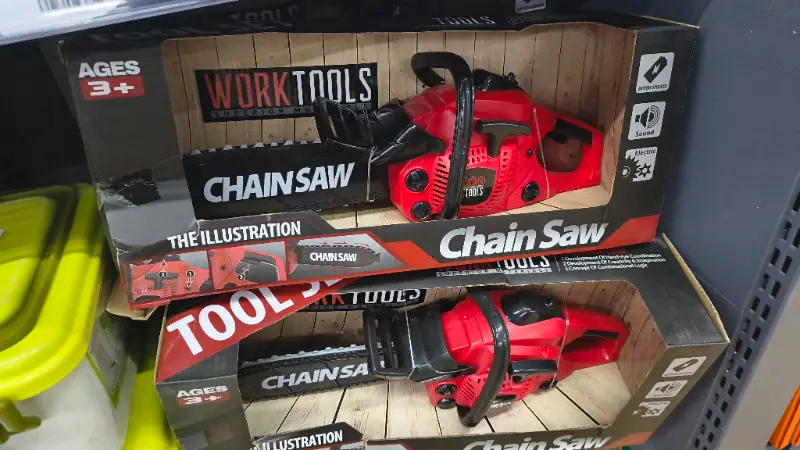 Motosierra de juguete