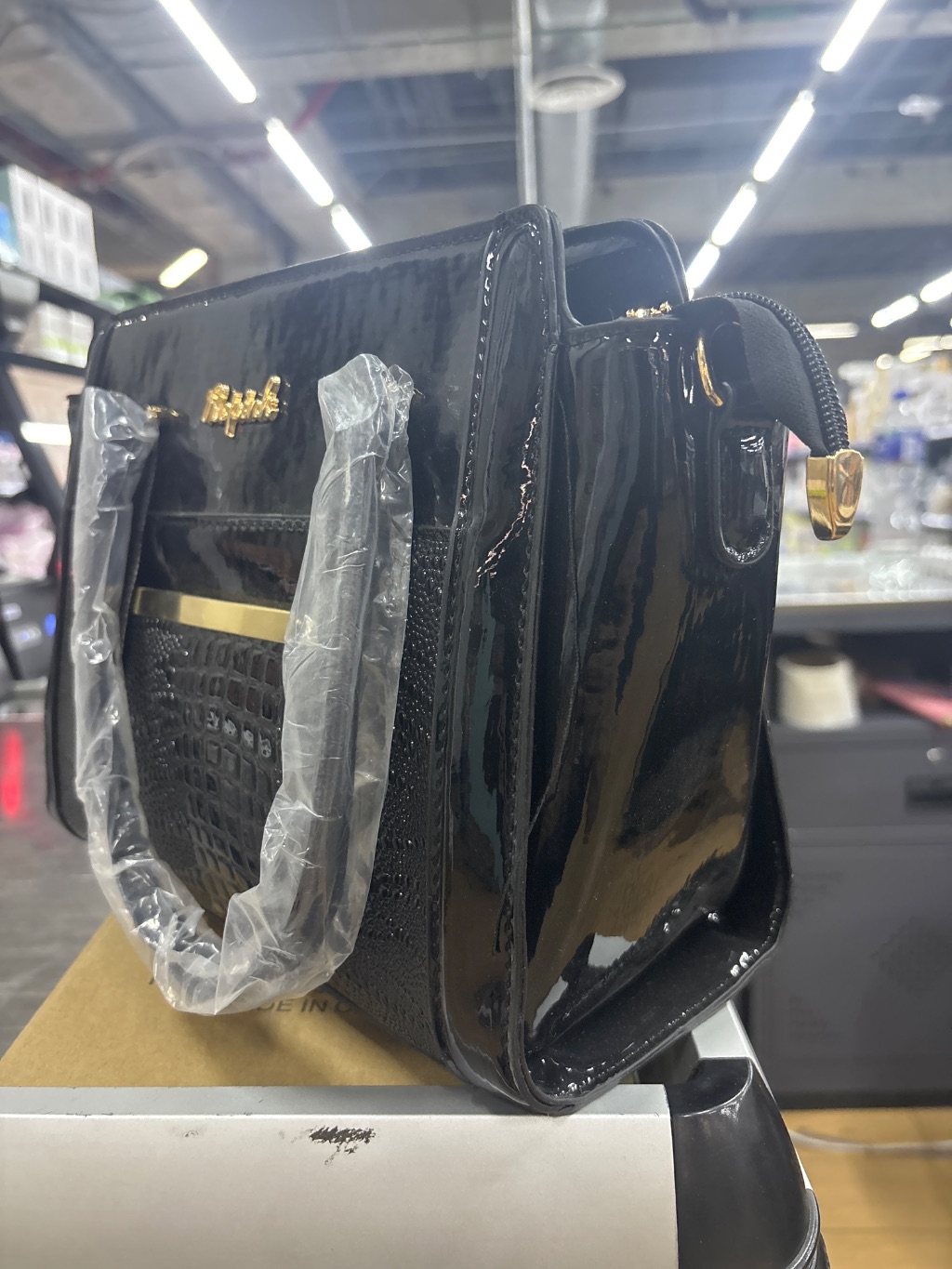 Bolso de Mano de Charol Negro