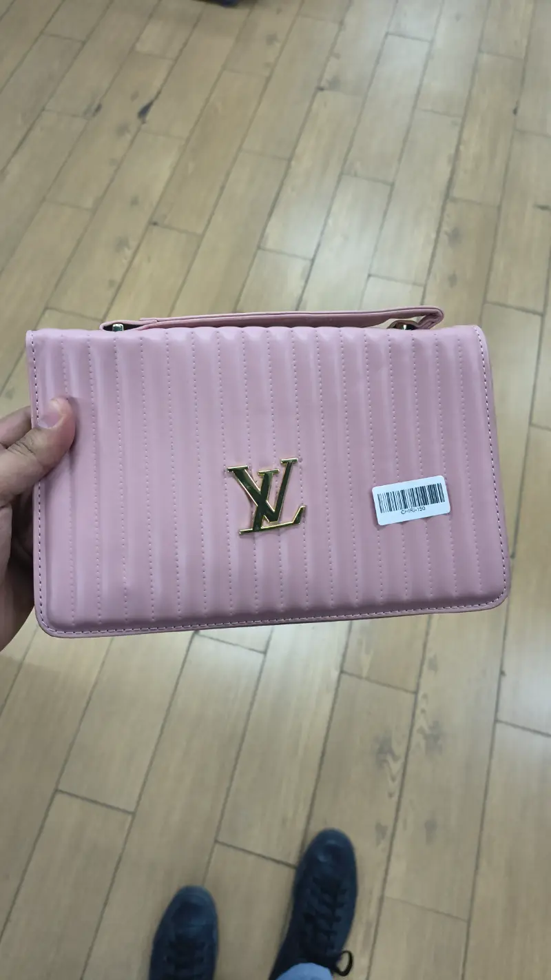 Bolso de mano rosa de diseño