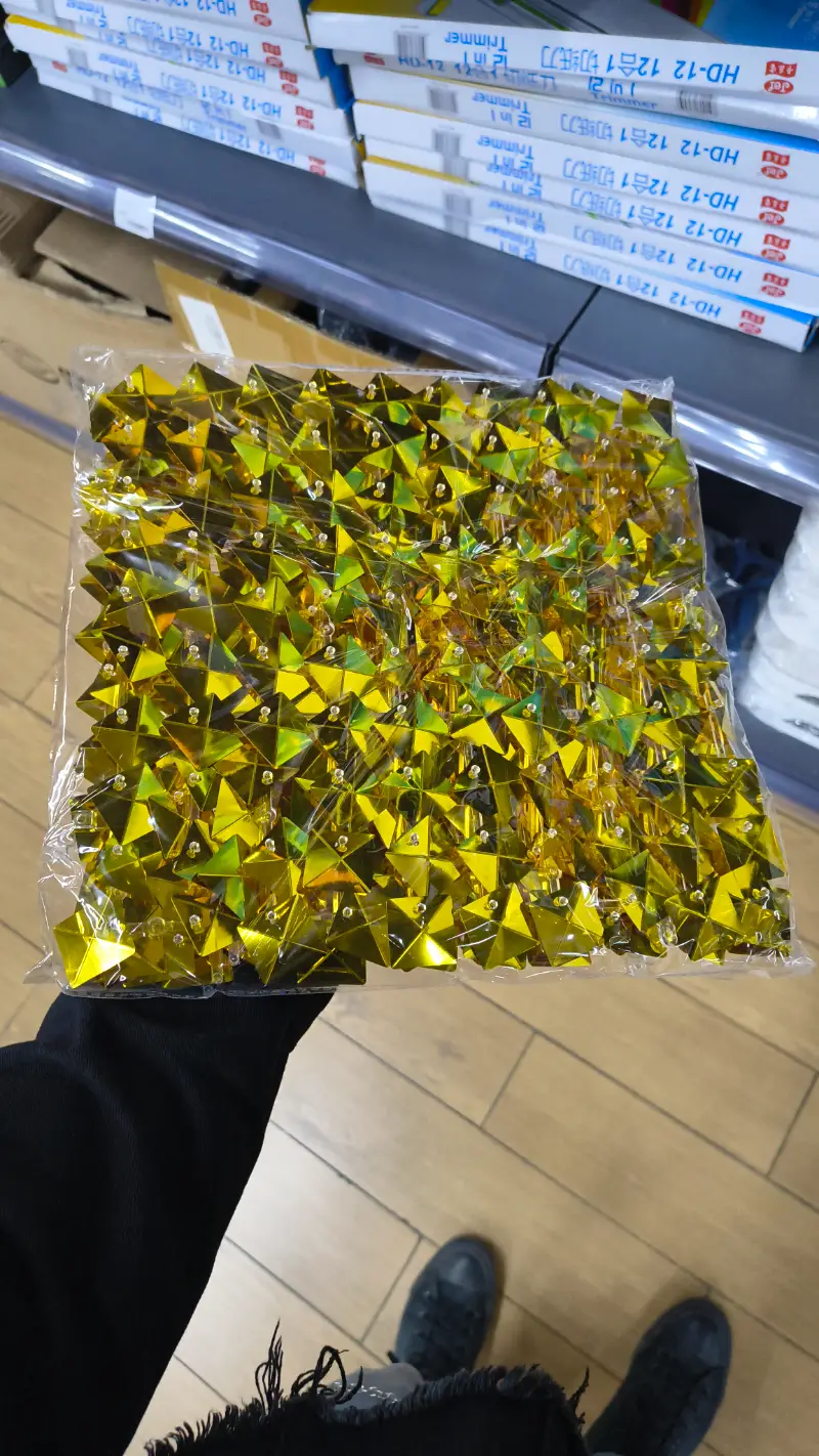 Adornos Dorados Triangulares