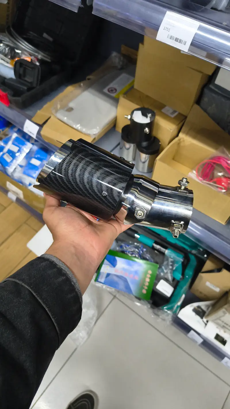 Punta de Escape de Fibra de Carbono