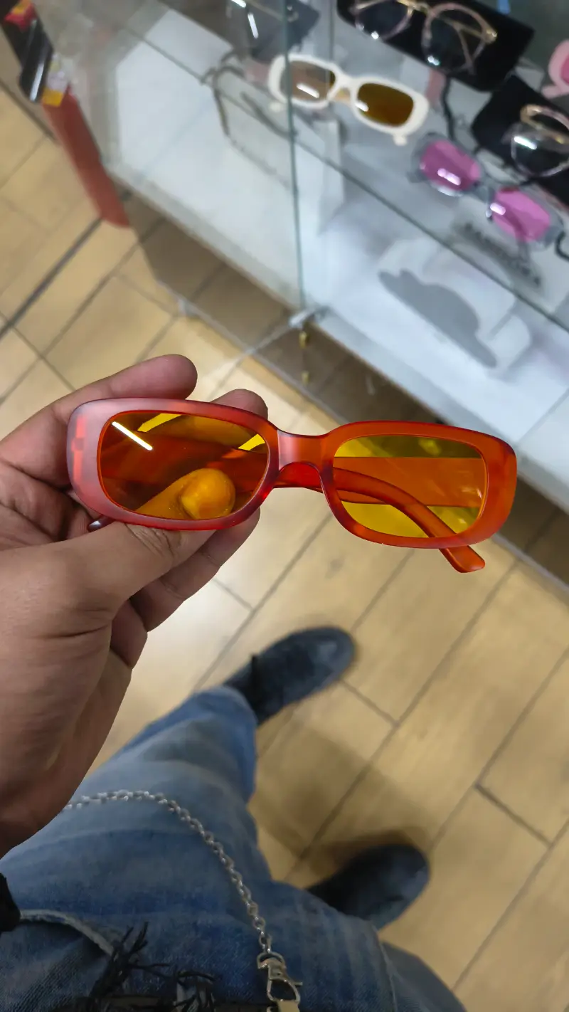 Gafas de sol retro naranjas