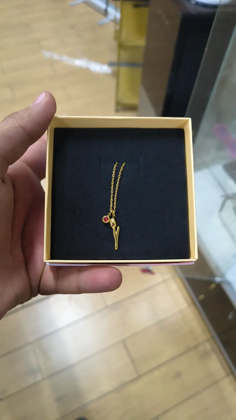 Collar de Flor Dorada